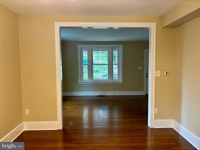 Photo - 402 Pine St