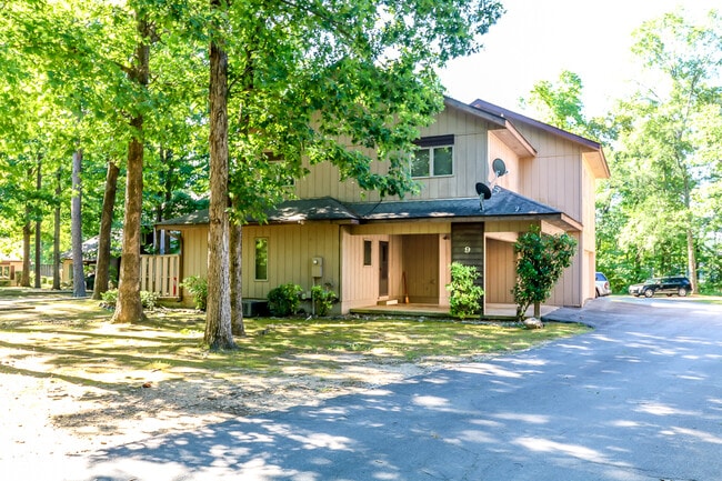 Building Photo - This newly remodeled house is the perfect cozy place to call home. It is 2 bed, 1.5 bath and pet ...