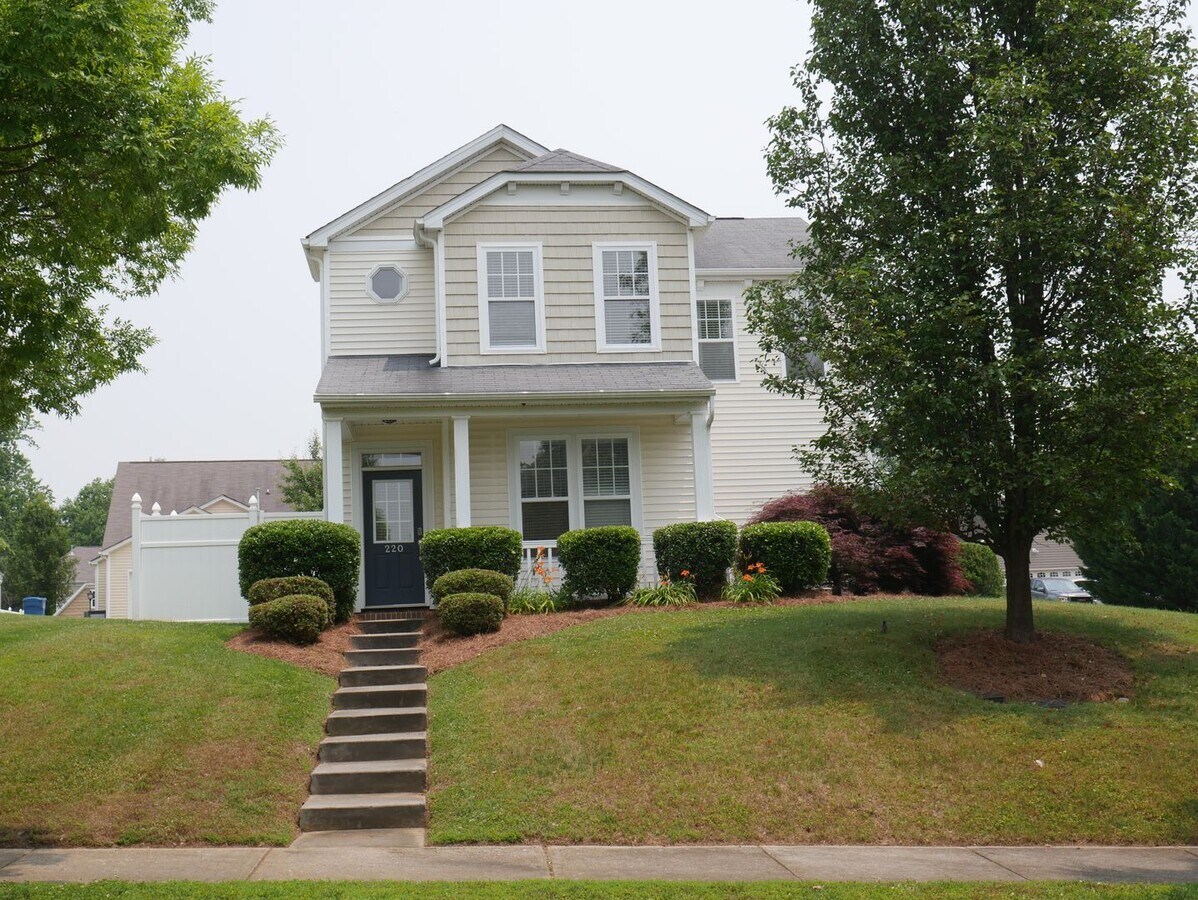 Photo - 220 Bridgewater Dr