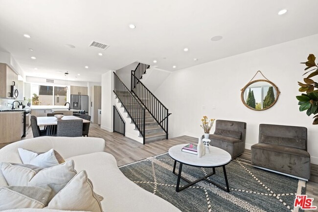 Building Photo - 2015 1/2-1951 Preuss Rd