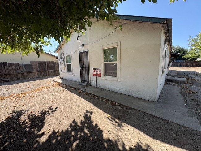Building Photo - 1265 I St