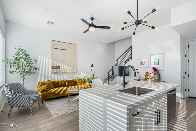 Photo - 777 W Coolidge St