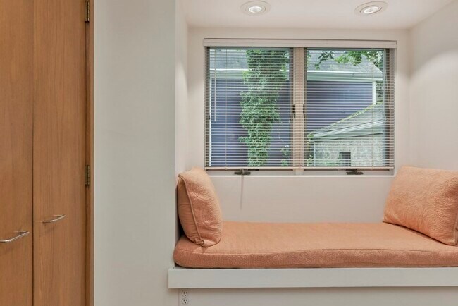 Photo - 572 Franklin St Unidad 572