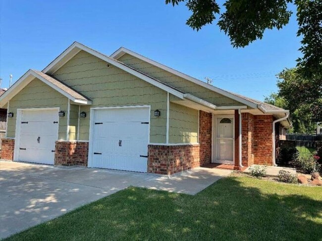 Photo - 2513 SW E Ave