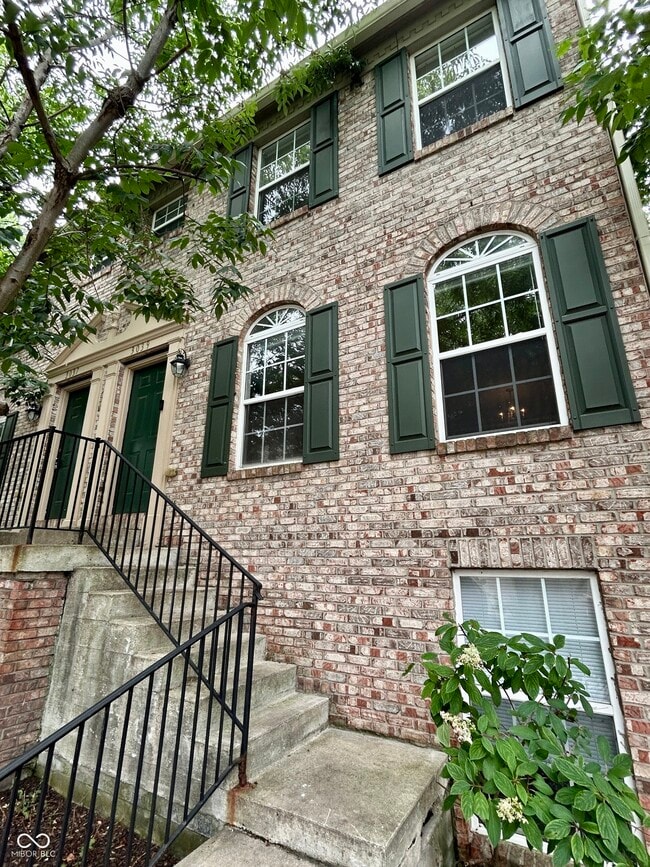 Building Photo - 3039 Armory Dr