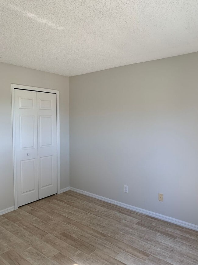 Building Photo - Beautiful 3 Bedroom, 2 Bathroom Home with Lake in Melbourne, FL!