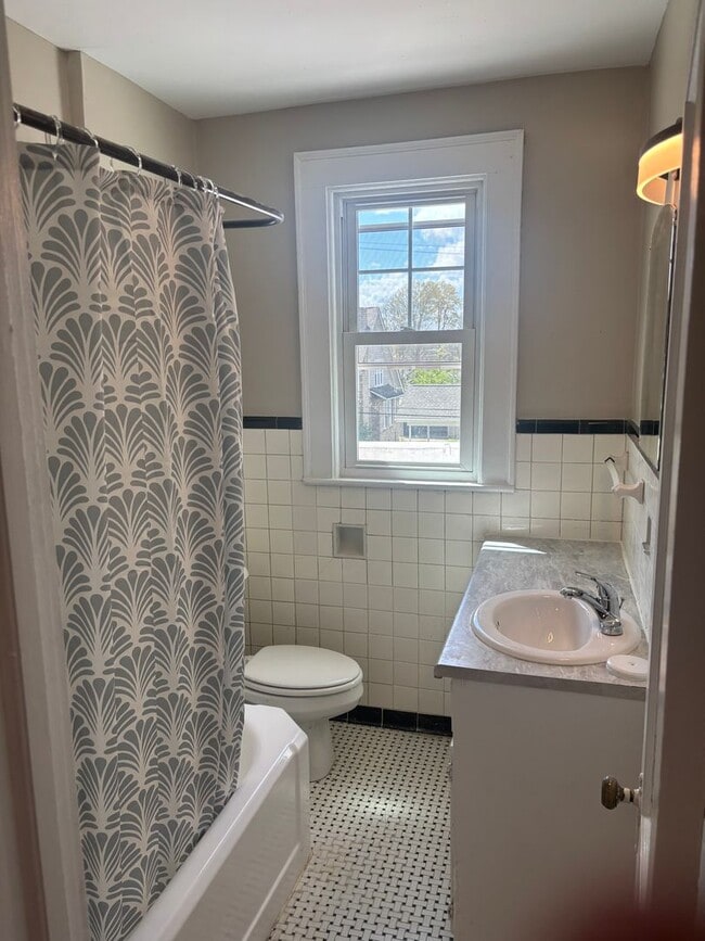 Photo - 1 Bedroom 1 Bathroom, Quadruplex, Gas Heat,Window units for AC, Water Included in the rent.