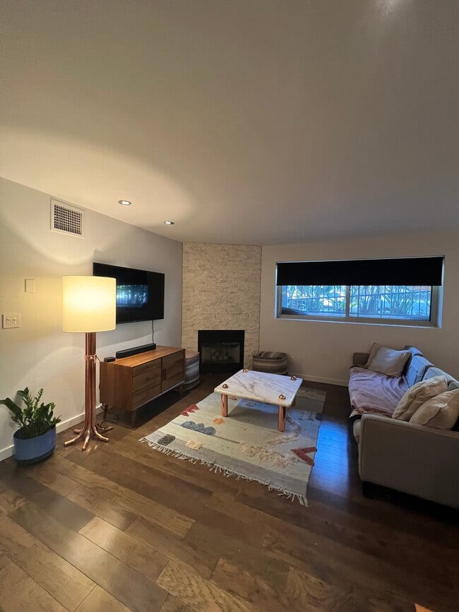 Photo - 141 S Clark Dr Unidad 106