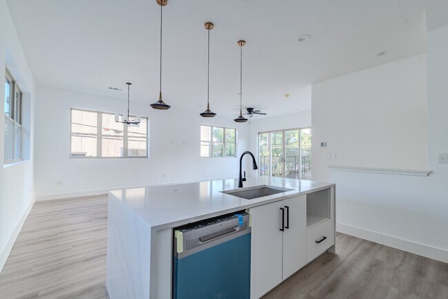 Rooftop Living Steps from Greenville Ave | 3BR/3.5BA Townhome