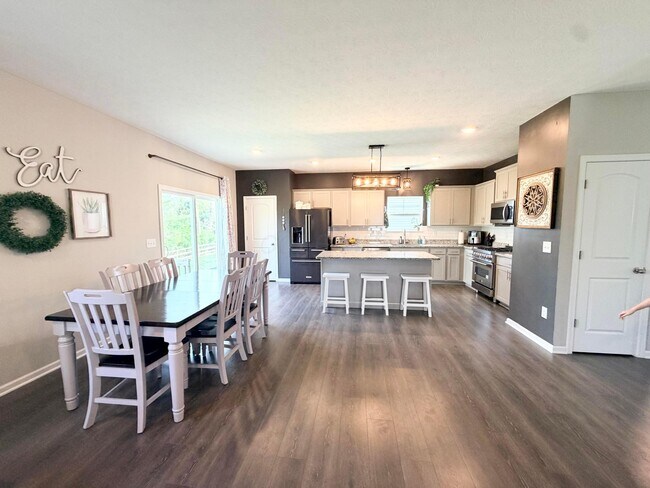 Photo - 302 Riverside Dr