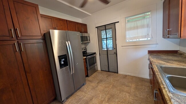 Photo - 3609 Leahi Ave Unit Back