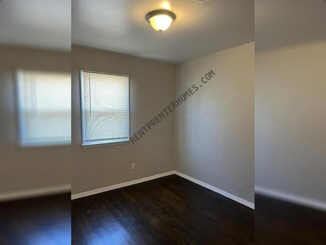 Photo - 901 NW 89th St