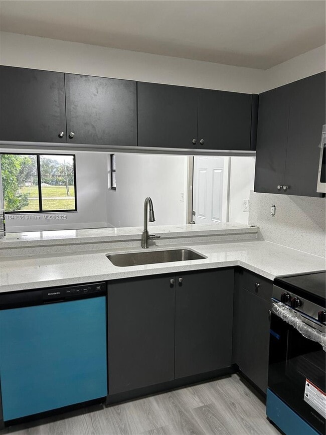Building Photo - 1175 SW 16th Ave Unit 2 Rental