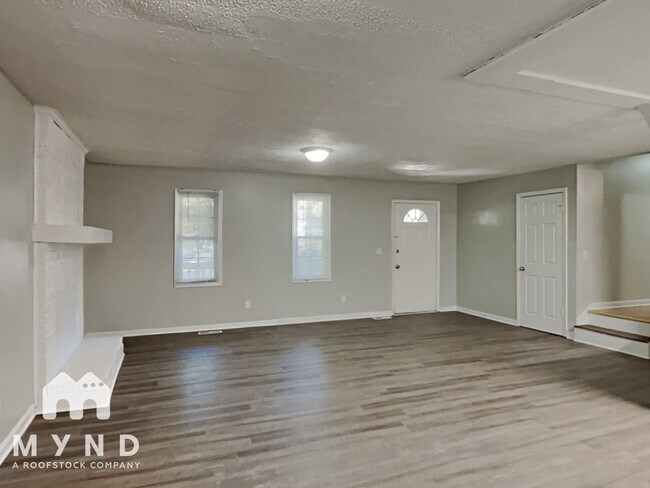 Photo - 546 Hardy Way