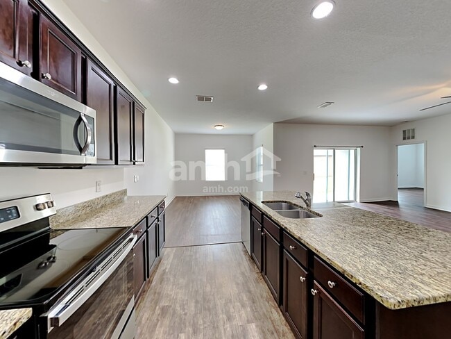 Photo - 4878 St James Ln