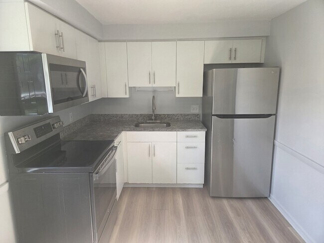 4 Town House Ct