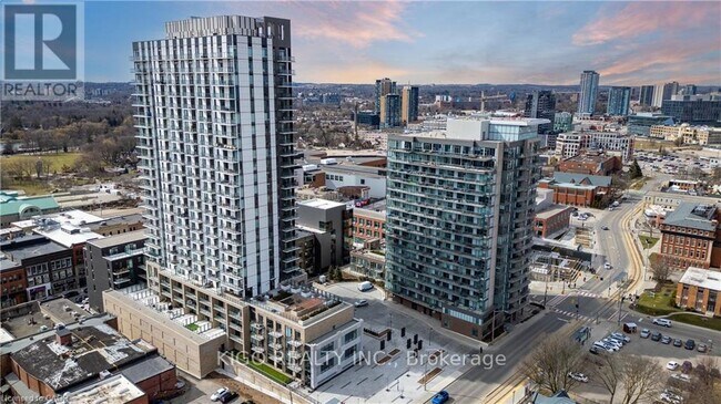Photo - 55 Duke St W Unité 1705