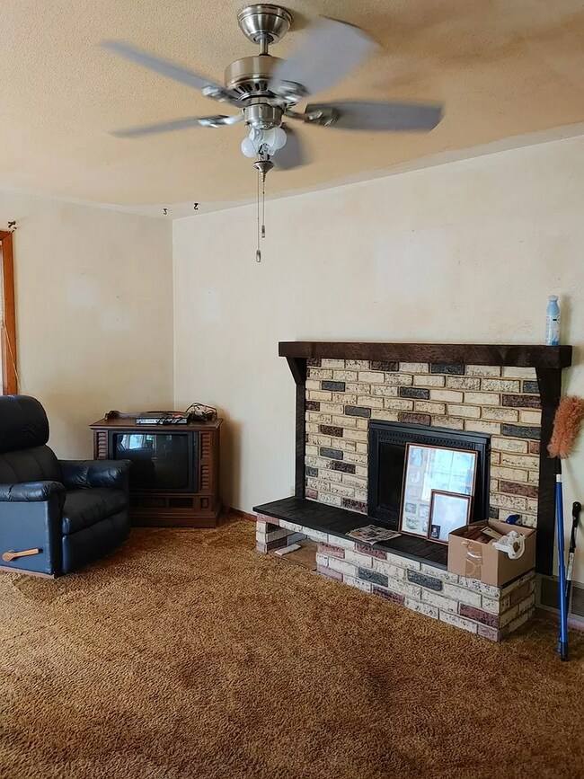 IRONTON 2 bed with full basement, Nice L... Rental Casas en