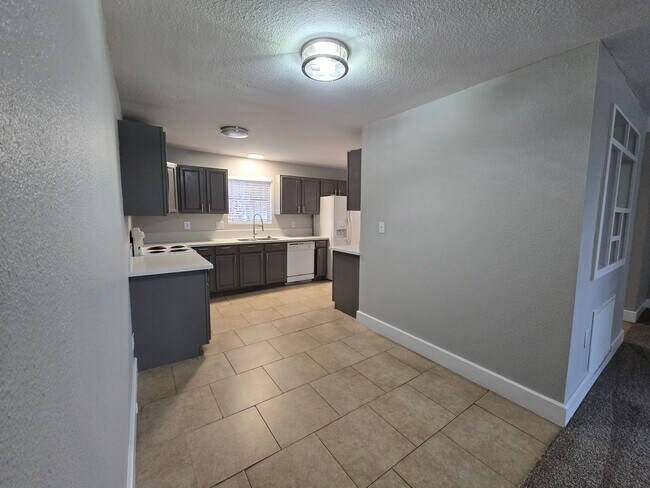 560 Greenbriar Townhouse Way