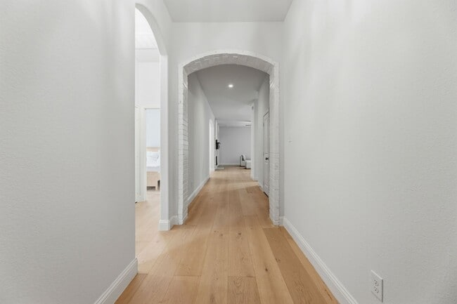 Photo - 505 Inwood St
