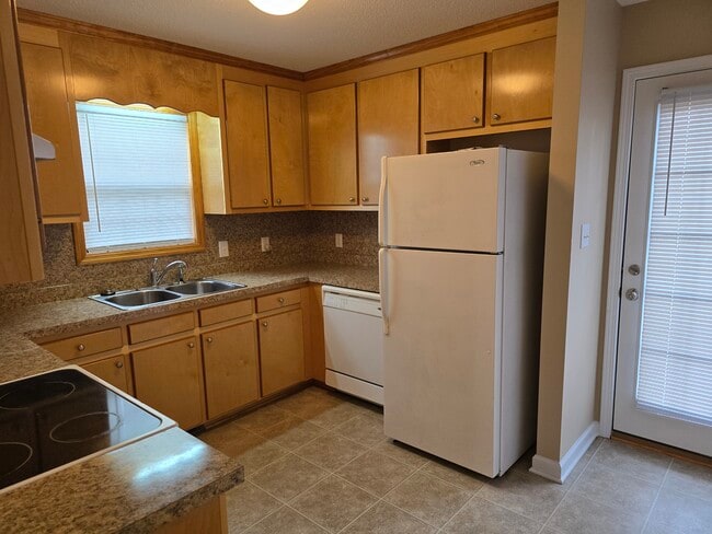Kithchen/Ceramic Cooktop/Dishwasher/Refrigerator - 1114 Bill Avery Rd Unit Green Terrace 4A