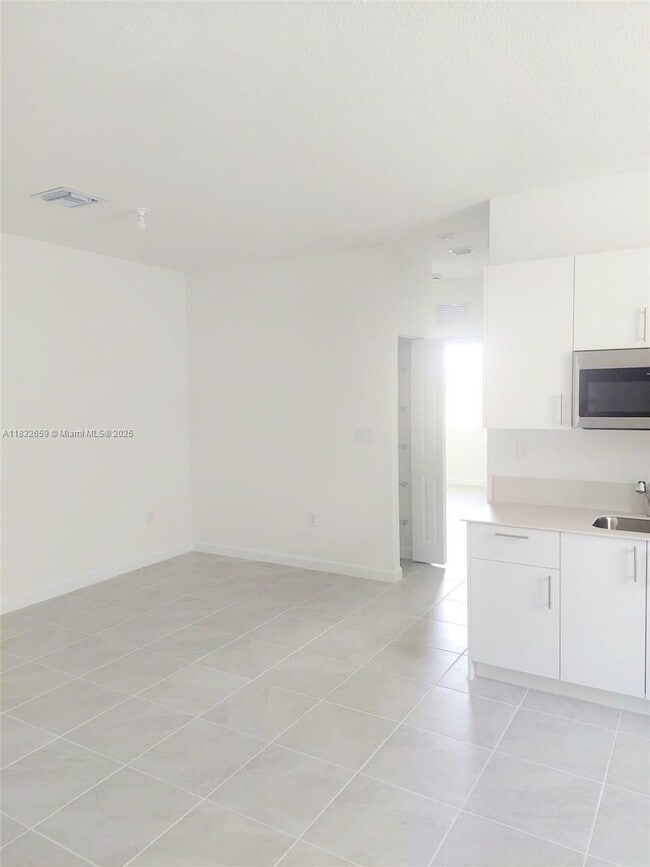 Photo - 2942 SE 23rd Ave Unit 0