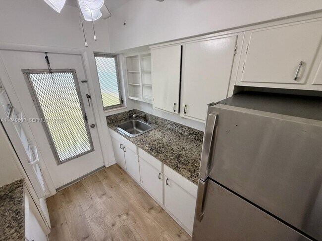 Photo - 7921 East Dr Unidad 17