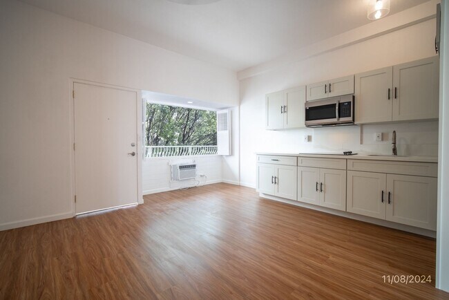 Photo - $2,100 / 1 Bed / 1 Bath / 410ft² – BOUTIQUE TERRAZZA