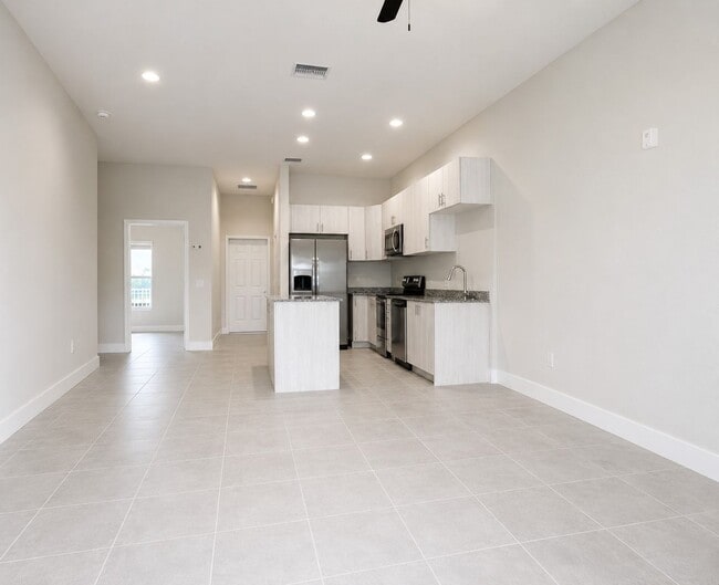 Photo - 3221-3409-3409 SW 8th Pl Unidad 3313- 202