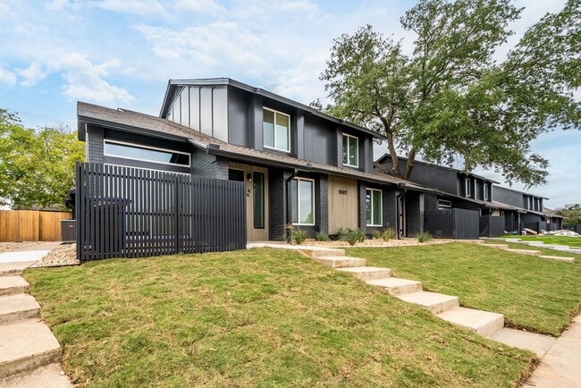Building Photo - Stunning 2 bed / 2 bath condo in North Austin
