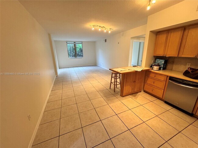 Photo - 2630 SW 28th St Unit 16