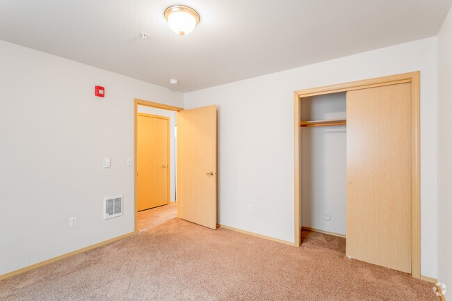 2BR, 2BA - 968 SF