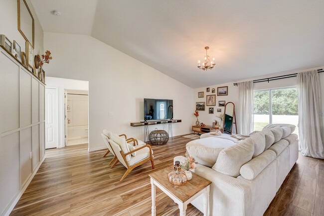 Photo - 620 Jaxson Blvd