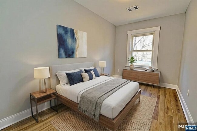 Building Photo - 116 Maple Ave Unit 3