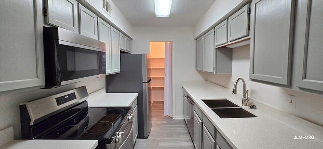 Photo - 9700 Leawood Blvd Unit 406