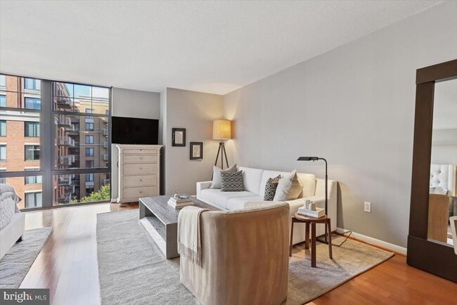 Photo - 1021 N Garfield St Unit 806