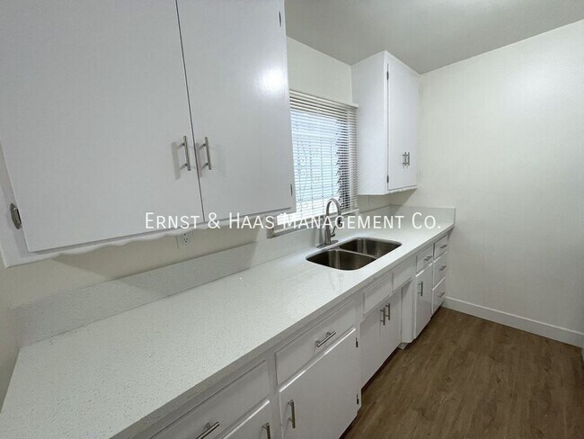 Photo - 484 E Louise St