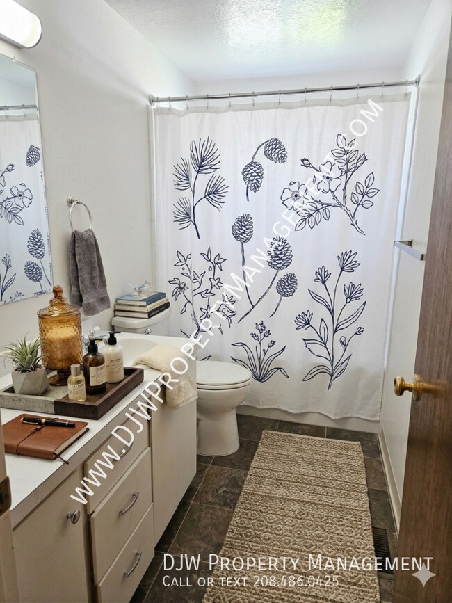 Building Photo - 918 NW 4th St