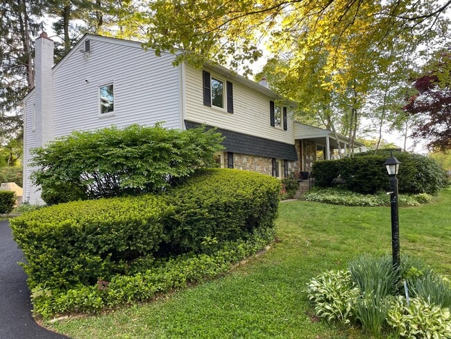 Building Photo - 354 Andrew Rd