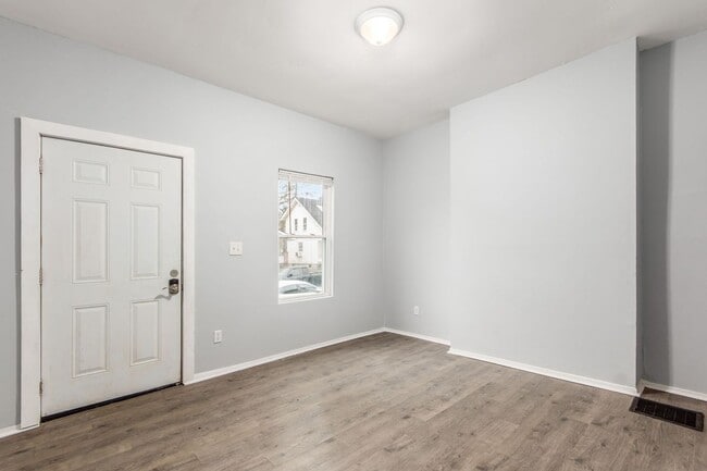 Photo - 673-675 Stanley Ave Unit 673