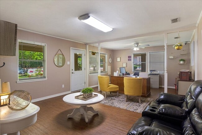 Photo - Welcome to Oxford Pointe Apartments – Comf...