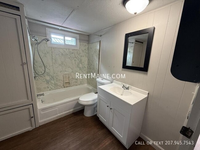 Photo - 715 College Ave