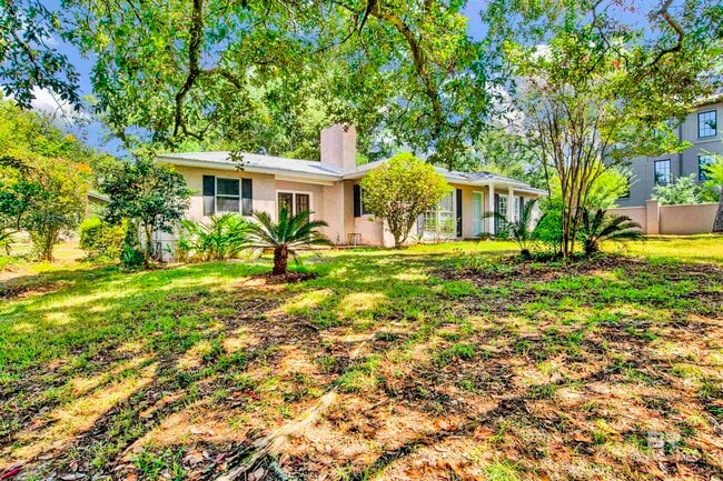 Photo - 703 Belrose Ave