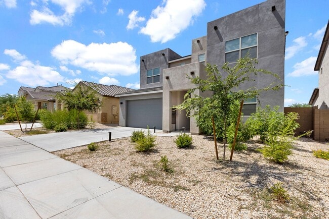 Newly Built 4-bed / 2.5 Bath Home in Quiet... - Newly Built 4-bed / 2.5 Bath Home in Quiet...