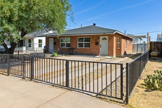 Building Photo - Charming Updated Patio Home in Historic District!
