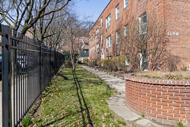 Pasarela - Riverdale Commons Litigated