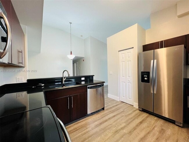Building Photo - 6944 SW 39th St Unit B203