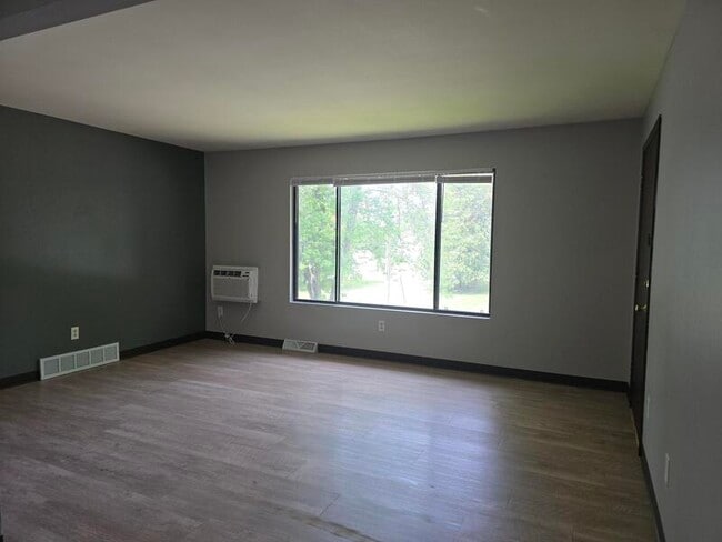 Photo - 348-356 E Marquette St