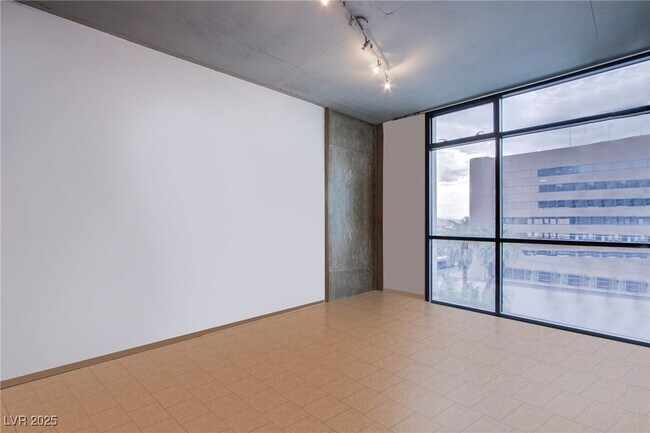 Photo - 353 E Bonneville Ave Unit 471