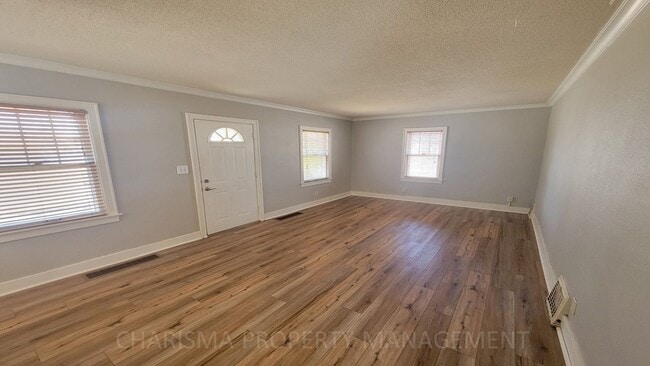 Photo - Cozy & Quaint 3 Bedroom House With Lots of Extras!